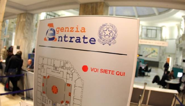 Risultati immagini per foto dell'agenzia delle entrate