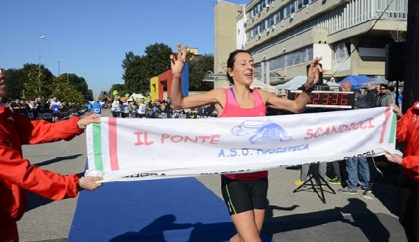 Maratonina di Scandicci (foto Regalami un sorriso onlus) Maratonina di Scandicci (foto Regalami un sorriso onlus)