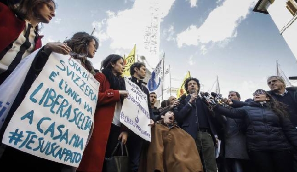Biotestamento, manifestazione dell'associazione Luca Coscioni (Ansa) Biotestamento, manifestazione dell'associazione Luca Coscioni (Ansa)