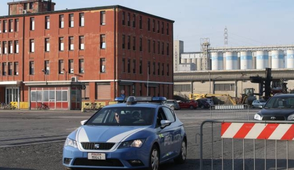 Travolto da un muletto, muore camionista di 43 anni