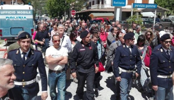 Terremoto, la manifestazione a Visso