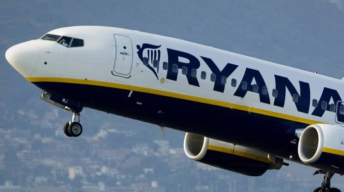 Un aereo Ryanair (Afp) Un aereo Ryanair (Afp)