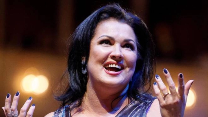 La diva della lirica Anna Netrebko La diva della lirica Anna Netrebko. In alto a destra: il maestro Valery Gergiev
