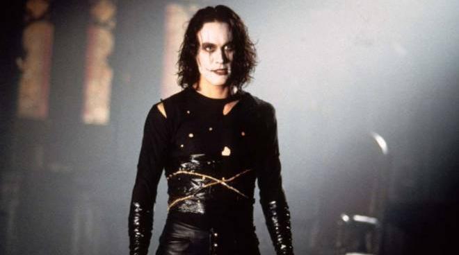 brandon lee la morte sul set e le leggende sul corvo esteri quotidiano net