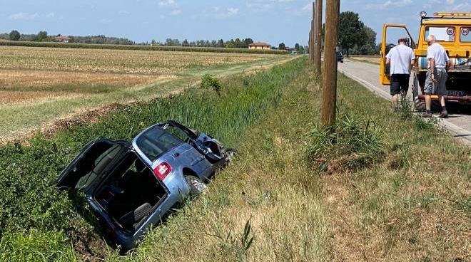 incidente molinella nel fosso dopo un sorpasso azzardato ferito cronaca ilrestodelcarlino it