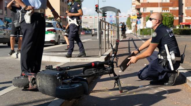 roma incidente in monopattino un 34enne perde la vita nello scontro con un auto cronaca