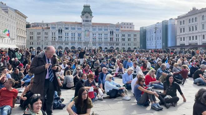 focolai a trieste la zona gialla e vicina manifestazioni vietate per frenare il contagio cronaca