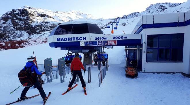 covid la quarta ondata mette a rischio lo sci alto adige a un passo dalla zona gialla cronaca