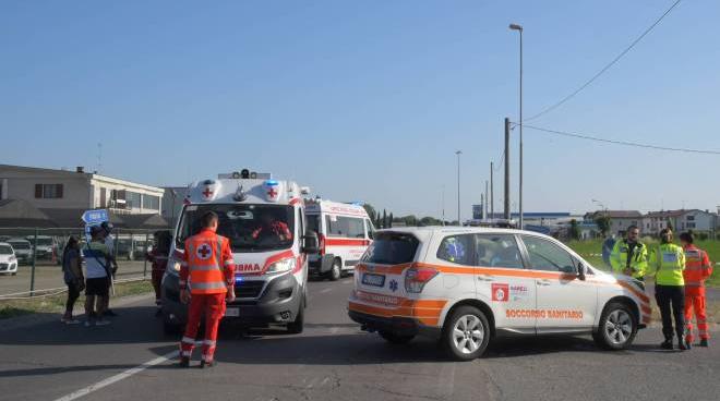 castelletto di branduzzo auto contro moto perdono la vita due coniugi cronaca ilgiorno it