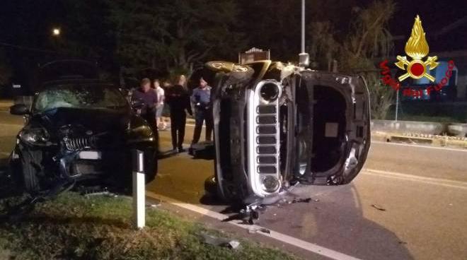 incidente molinella scontro fra due auto una si ribalta cronaca ilrestodelcarlino it