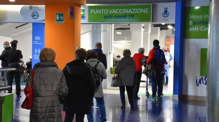 cerro maggiore chiude l hub vaccini al move in prime dosi al 90 cronaca ilgiorno it