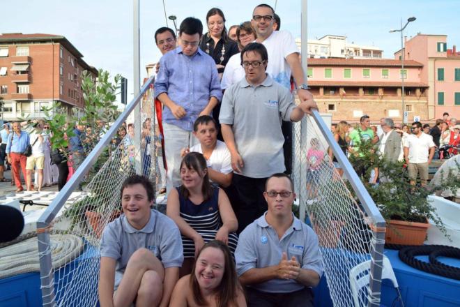 un social bateau a livorno ecco i ragazzi del ristorante ca moro foto cronaca