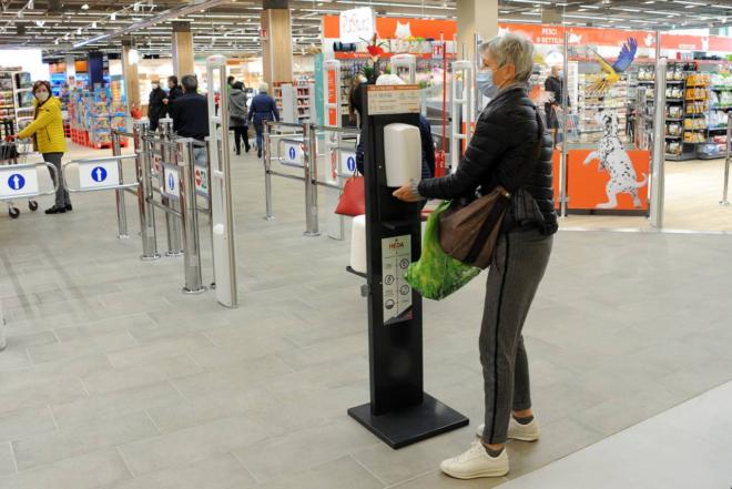 rescaldina aperto supermercato conad all ex auchan cronaca ilgiorno it