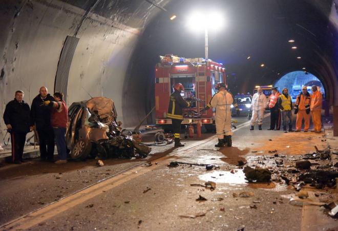 serra san quirico le foto dell incidente in galleria provincia ilrestodelcarlino it