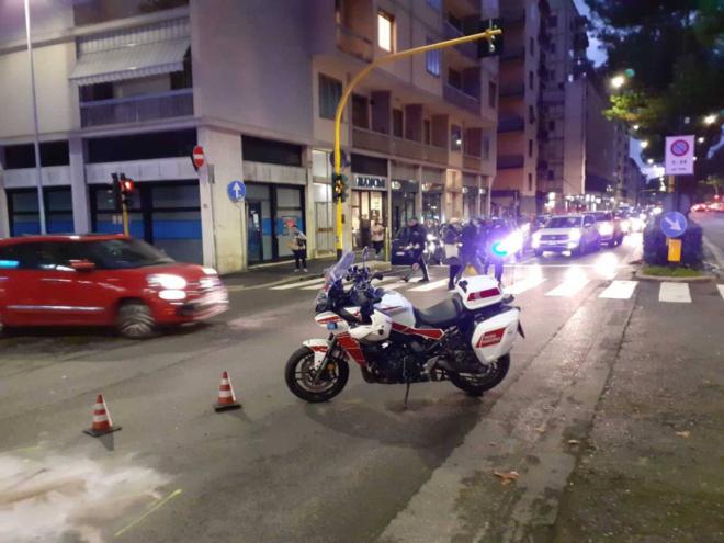 incidente in viale redi a firenze paura per uno scooterista traffico in tilt cronaca