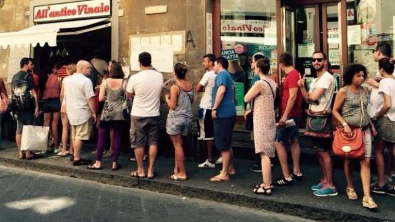 l antico vinaio chiude troppa folla non ce la sentiamo di tenere aperto cronaca