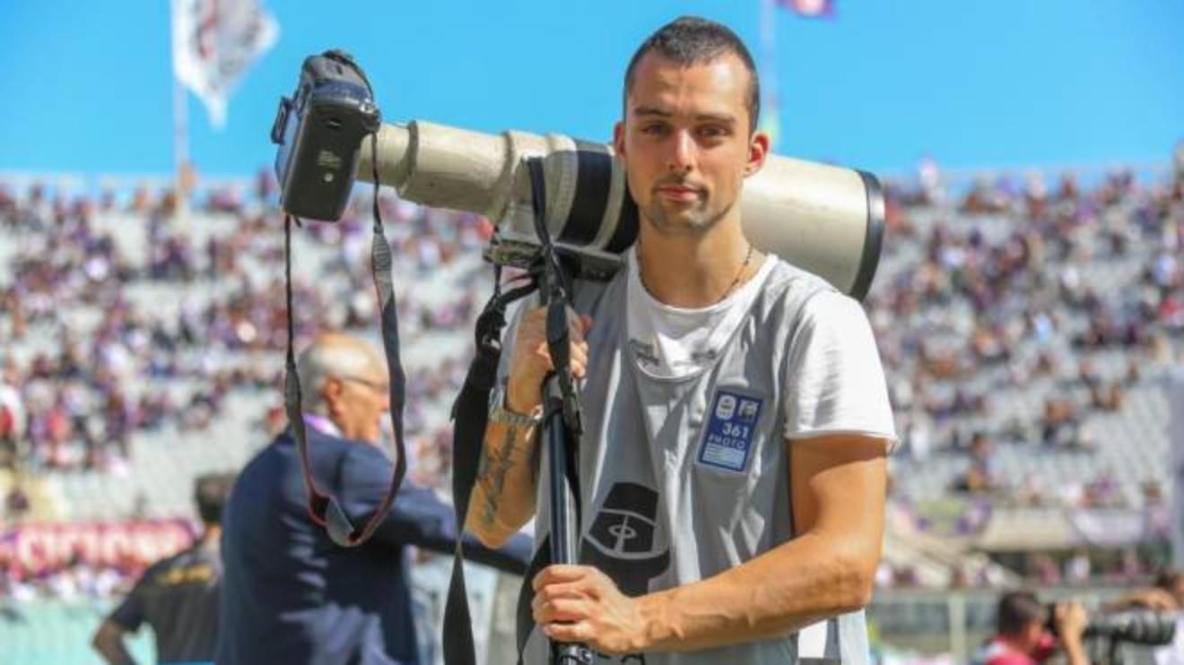 il fotoreporter tommaso germogli preso a pugni da un ambulante al mercato cronaca lanazione it