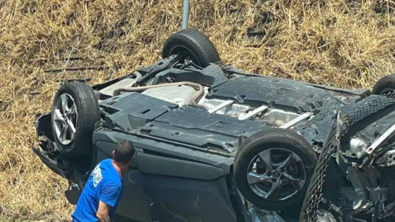 ancora un incidente sulla a1 auto si ribalta ferito il conducente cronaca lanazione it