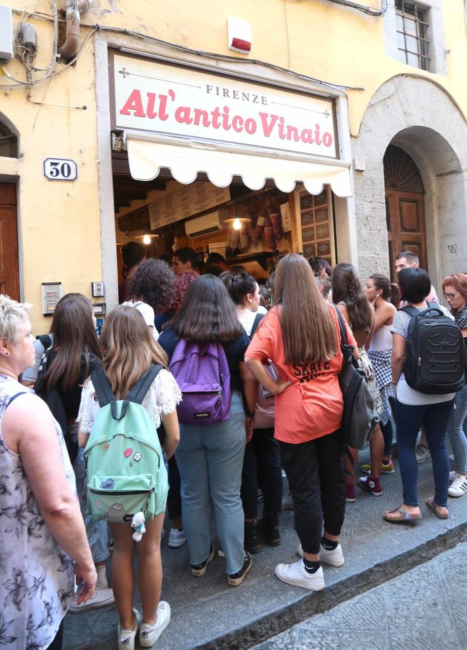 l antico vinaio saluta via de neri e annuncia tre nuove aperture cronaca lanazione it