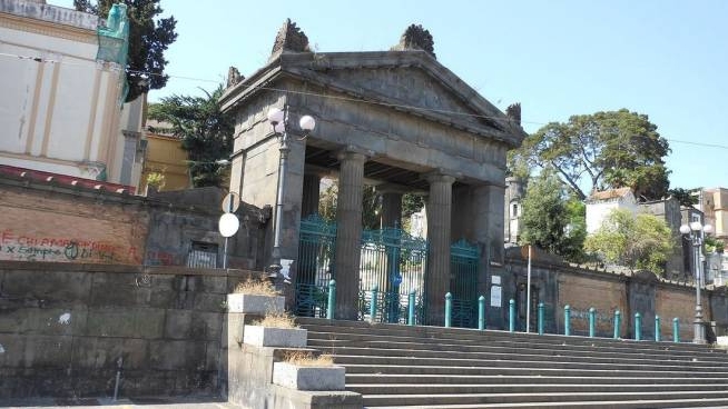 Napoli Tuffa Da 3 2 Milioni Per Le Vendite Di Cappelle Funerarie All Insaputa Dei Proprietari Cronaca