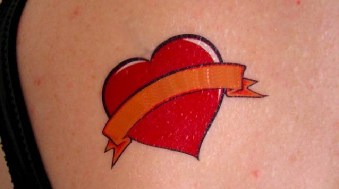 Nonna Fugge Dall Ospizio Per Farsi Un Tatuaggio Curiosita Quotidiano Net
