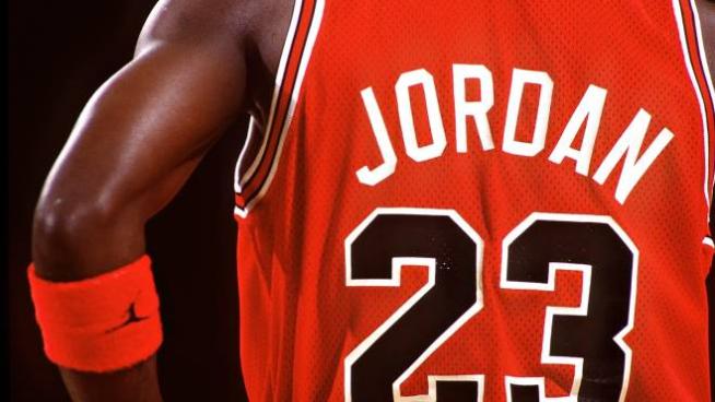 Michael Jordan fa causa per i diritti d'immagine a un fruttivendolo  (defunto) - Sport - Basket