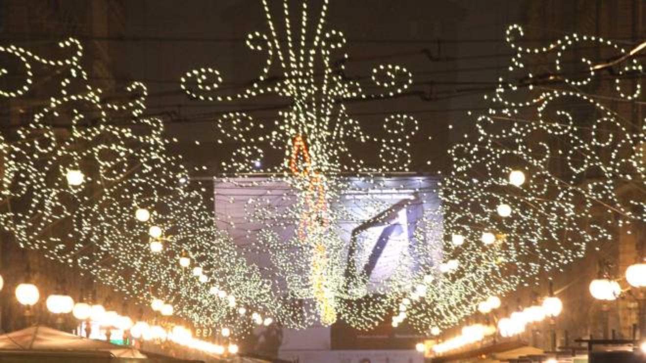 Natale 2019 Milano Si Accende A Festa Ecco Alberi E Luminarie Cronaca Ilgiorno It
