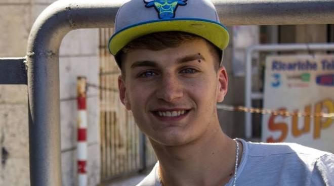 morto il giovane accoltellato per apprezzamenti a una ragazza cronaca lanazione it