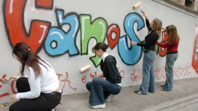 Graffiti Sui Muri Della Nuova Scuola Cronaca Lanazione It