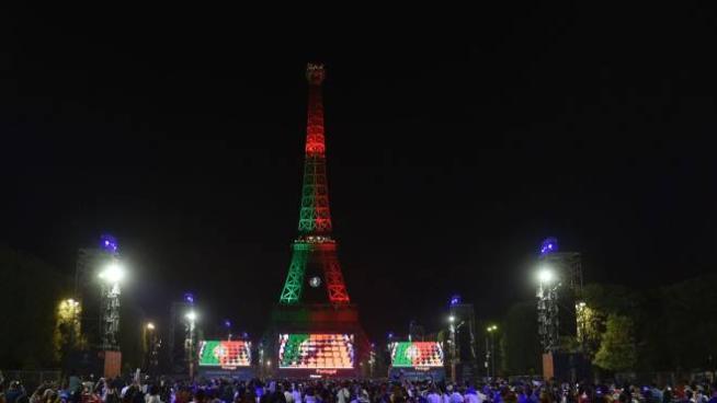 La Torre Eiffel Si Illumina Con I Colori Del Portogallo Sport Europei Quotidiano Net