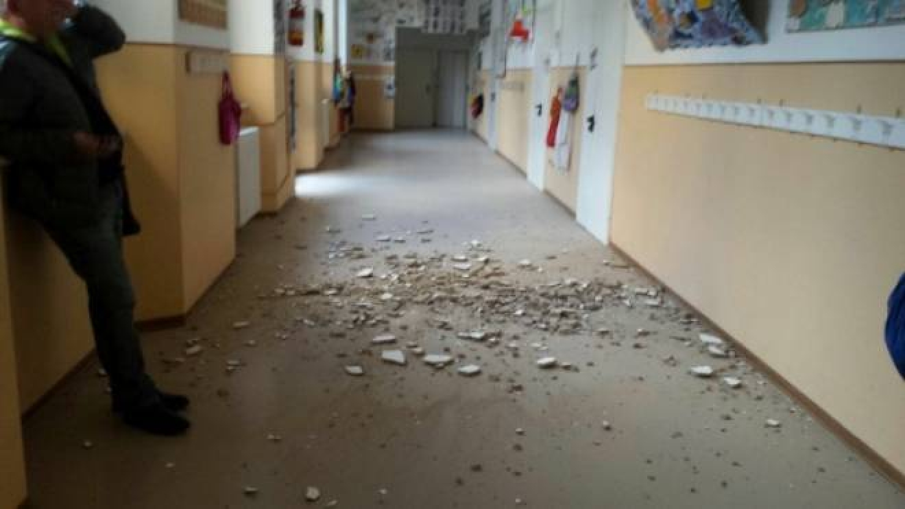 Nuovo Crollo All Istituto Borsi Chiuse Le Elementari Cronaca Lanazione It