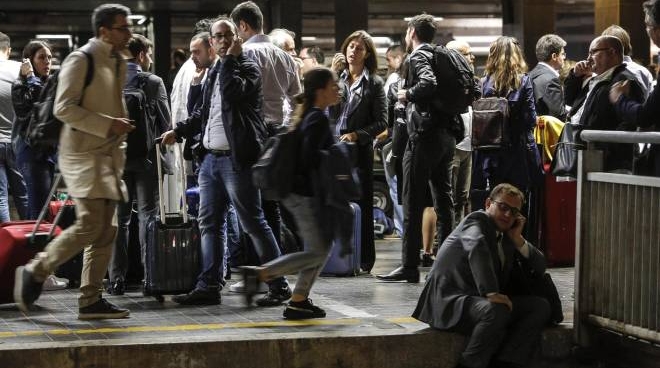 Risultati immagini per STAZIONE FERROVIARIA DI CIVITANOVA MARCHE CON PASSEGGERI