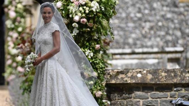 Pippa Middleton Abito Da Sposa Principesco Di Giles Deacon Magazine Quotidiano Net