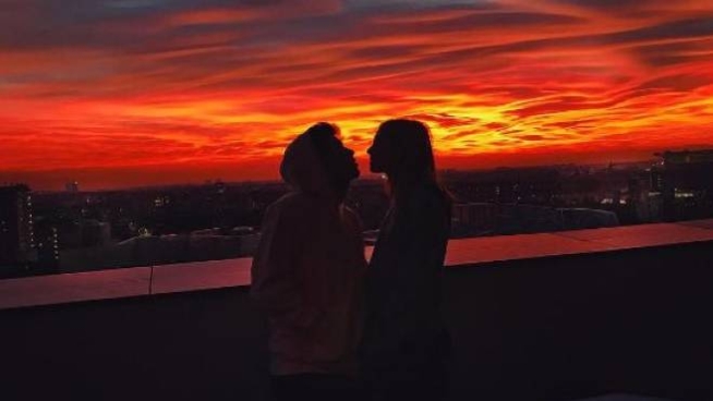 Milano Il Super Tramonto Incanta Anche Fedez Cronaca Ilgiorno It