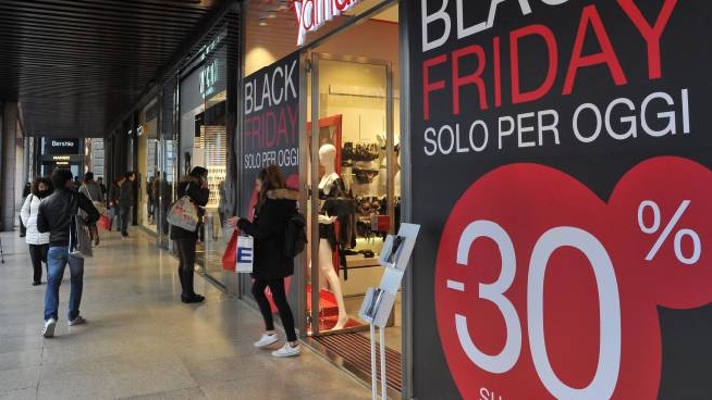 Black Friday Anche A Pistoia E L Ora Degli Sconti Cronaca Lanazione It