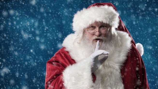 Bimbo Non Riceve I Regali Richiesti E Chiama La Polizia Voglio Denunciare Babbo Natale Esteri