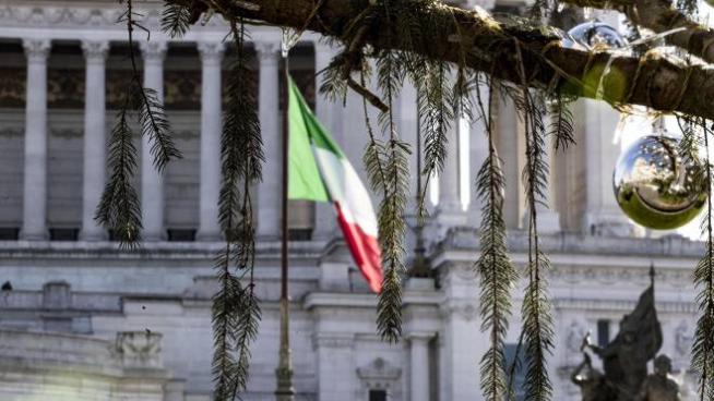 Spelacchio Cosa E Vero E Cosa E Falso Sull Albero Di Natale Di Roma Cronaca Quotidiano Net