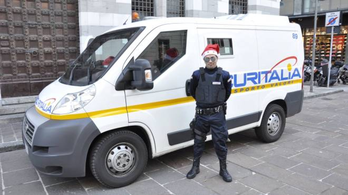Como Il Babbo Natale Dei Balocchi Arriva Su Un Furgone Blindato Cosa Fare Ilgiorno It