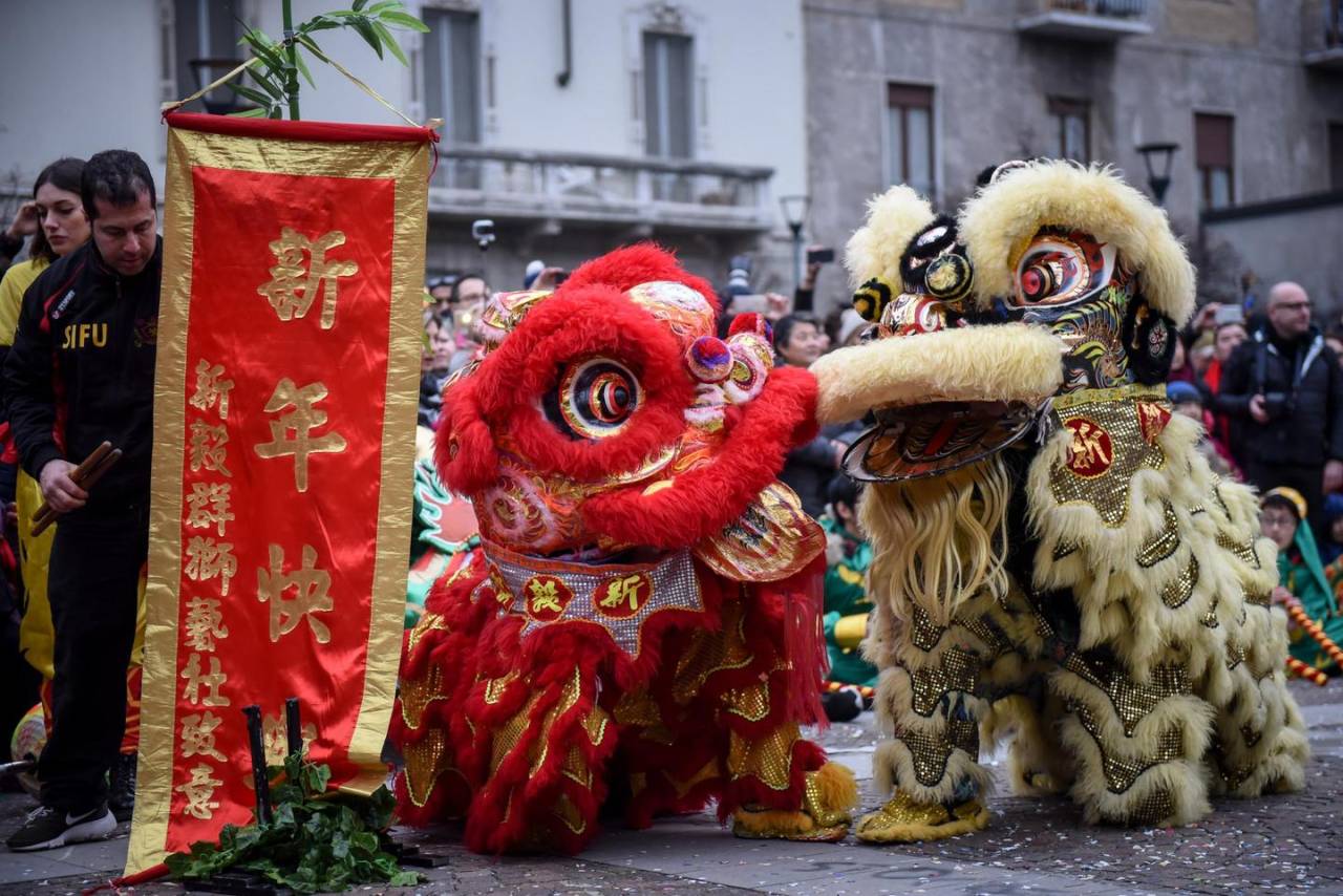 Capodanno Cinese Maestosa Parata In Via Paolo Sarpi Foto E Video Cronaca Ilgiorno It