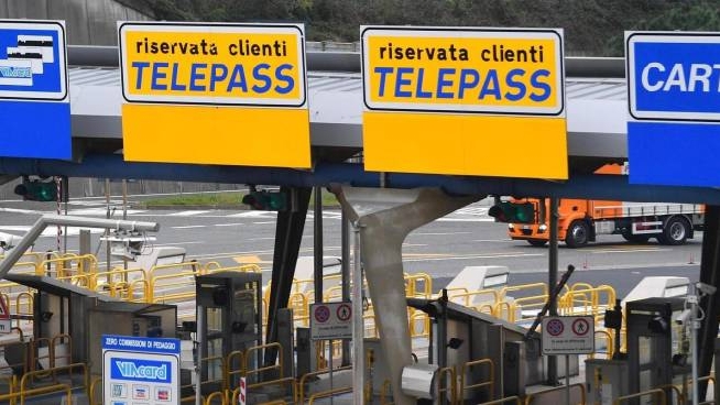 Ubriaco Al Volante Finisce Contro Sbarra Del Parcheggio Al 112 Il Telepass Non Va Cronaca