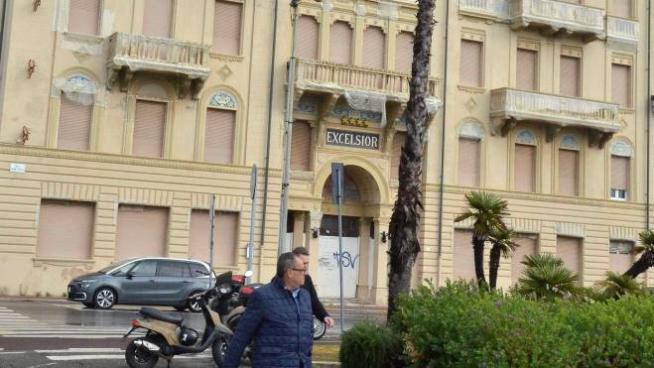 Il Sogno Infranto Dell Hotel Excelsior Via Alla Messa In Sicurezza Cronaca Lanazione It