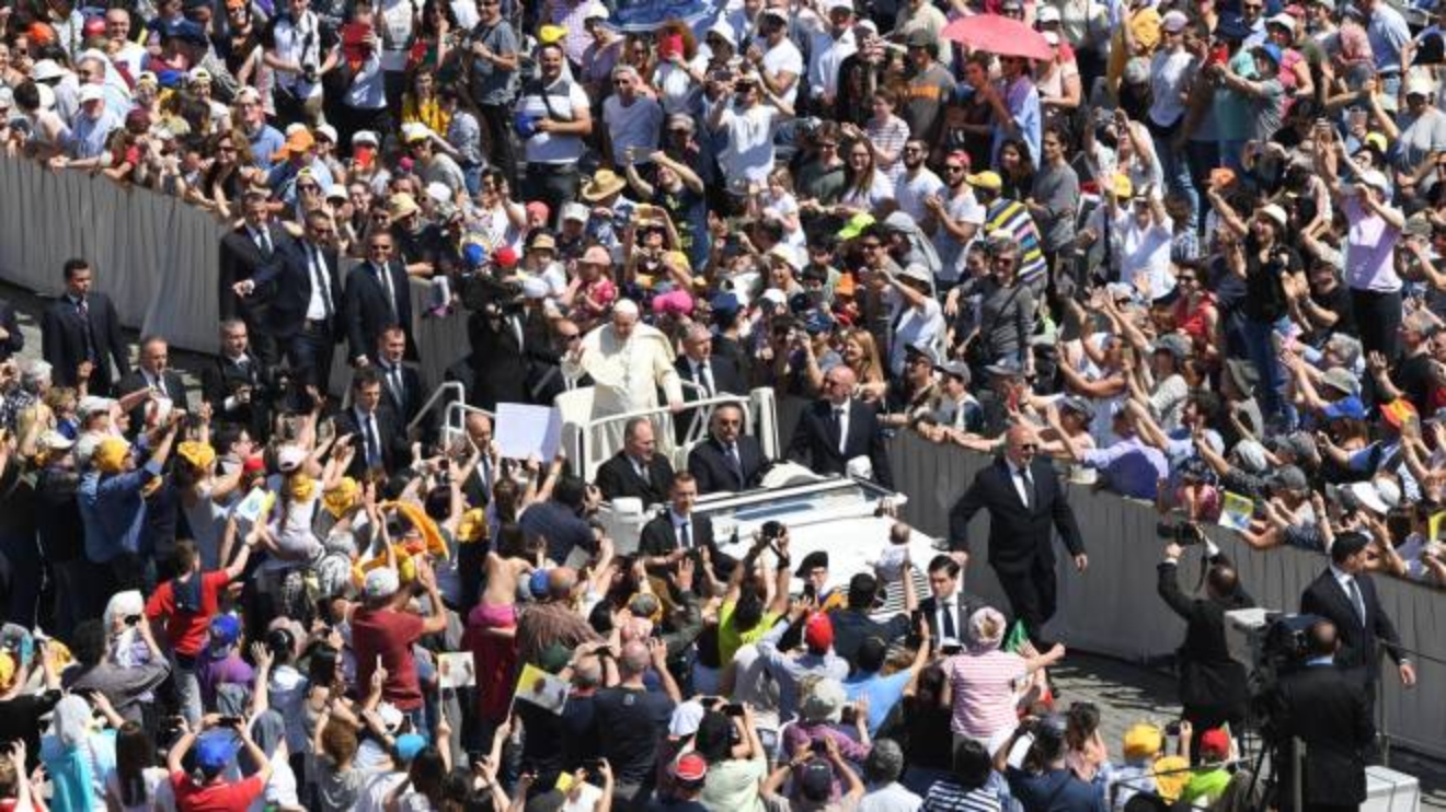 Bologna Riabbraccia Papa Francesco Non Stancatevi Di Cercare Dio Cronaca Ilrestodelcarlino It