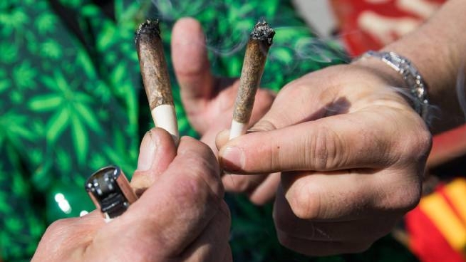 L Accusa Ragazzi In Strada Con Spinelli E Vino Di Mattina Prima Di Andare A Scuola Cronaca