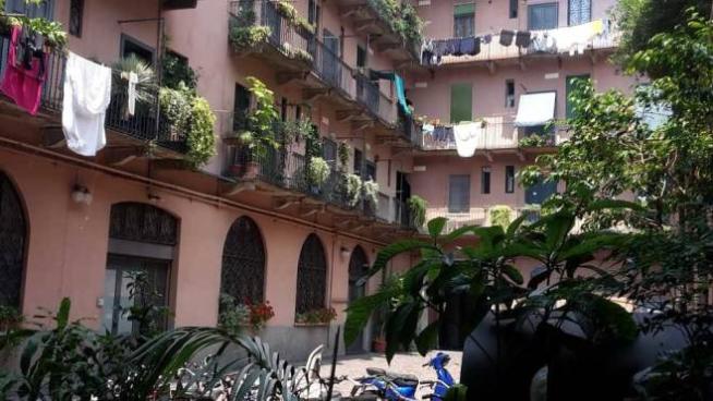 Lanciata Una Molotov Dal Ballatoio A Fuoco Una Pianta Di Un Ristorante Cronaca Ilgiorno It