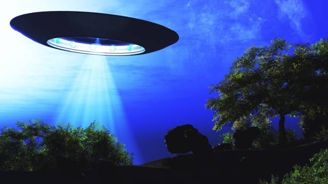 Una Luce Verde In Cielo E Scatta La Psicosi Ufo Cronaca Lanazione It