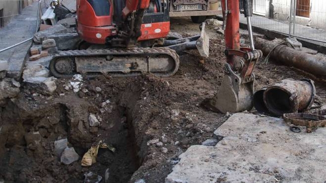 Bologna Tubo Dell Acqua Rotto In Via Montefiorino Come Cambia La Viabilita Cronaca