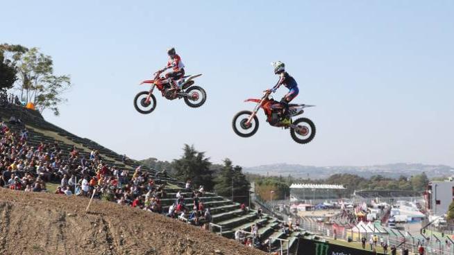 Motocross Imola 18 Lo Show Delle Due Ruote Volanti Foto Sport Ilrestodelcarlino It