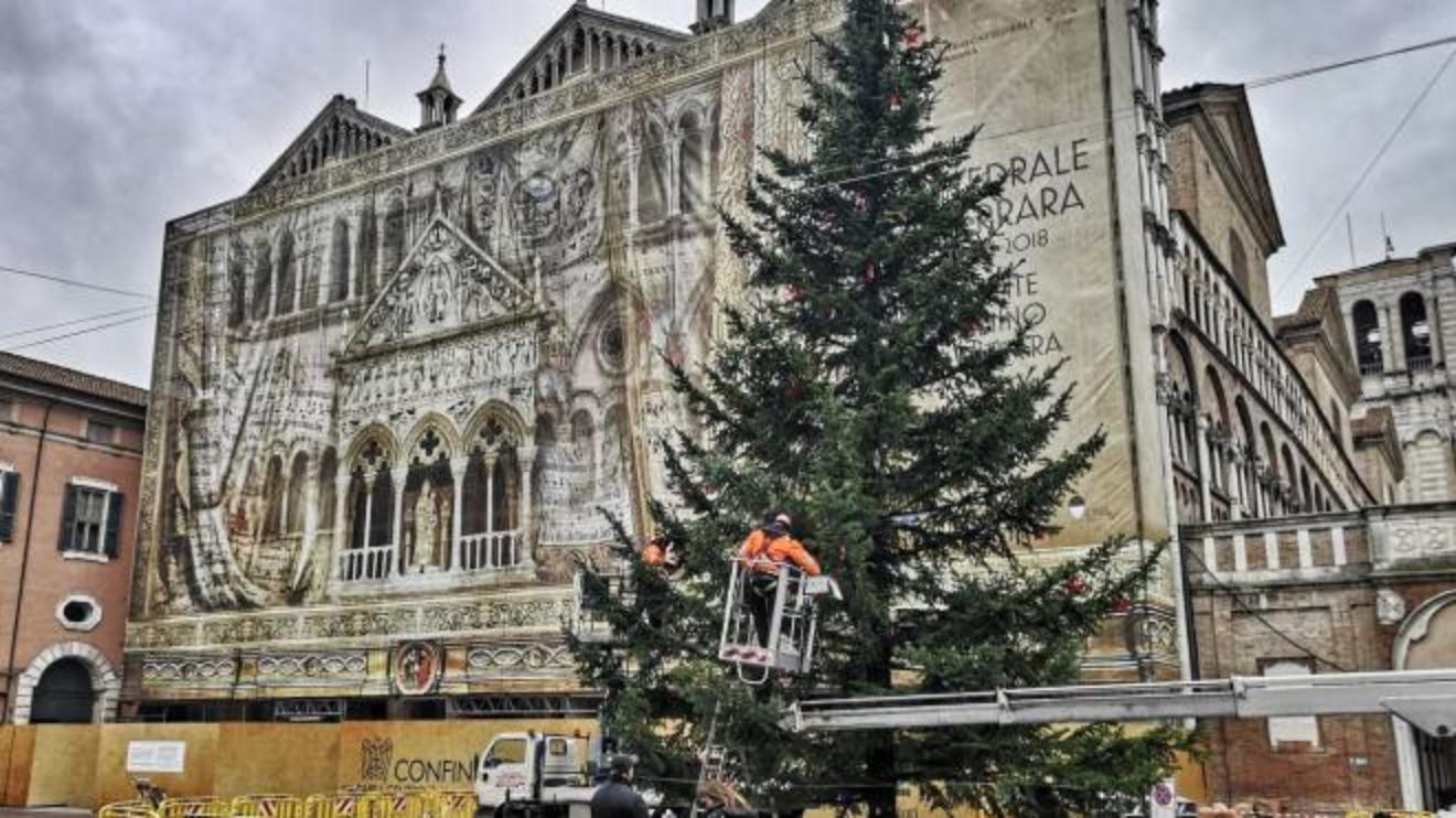 Ferrara L Albero Di Natale In Piazza Sabato L Accensione A Suon Di Musica Cosa Fare Ilrestodelcarlino It