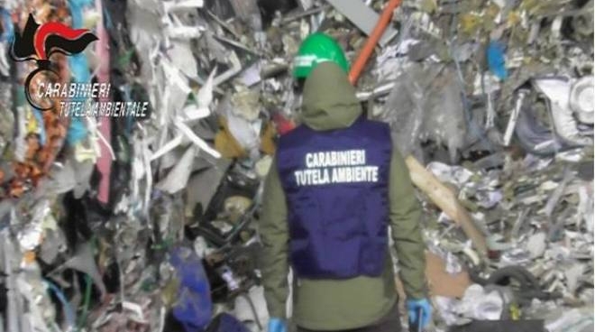 Noe sequestra sito con oltre 2.400 tonnellate di rifiuti