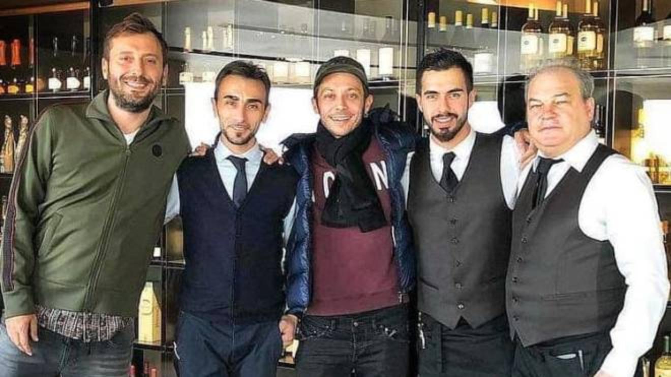 Valentino Rossi E Cesare Cremonini A Pranzo Insieme A Cattolica Spettacoli Ilrestodelcarlino It